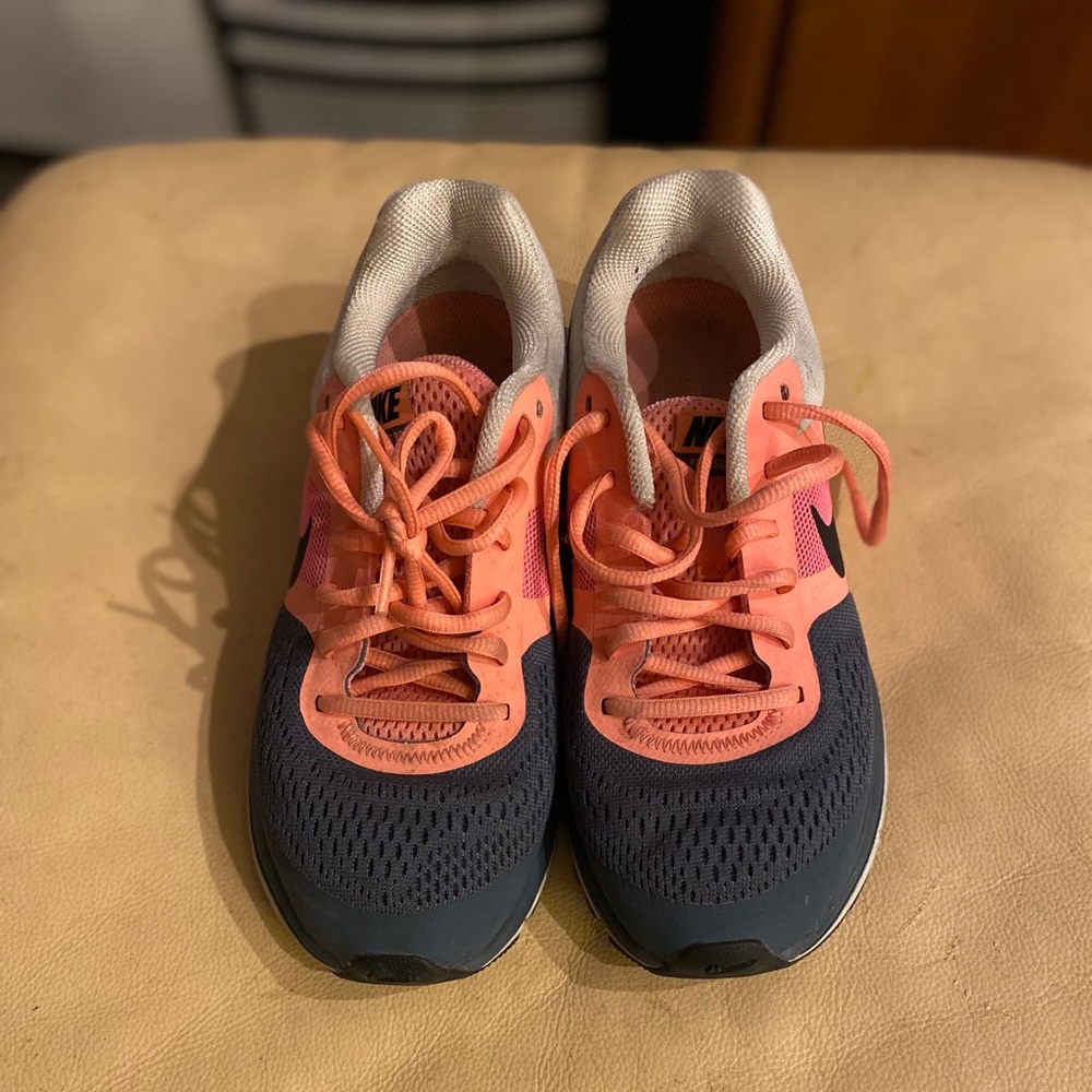 Nike running shoes - Picture 2 of 5